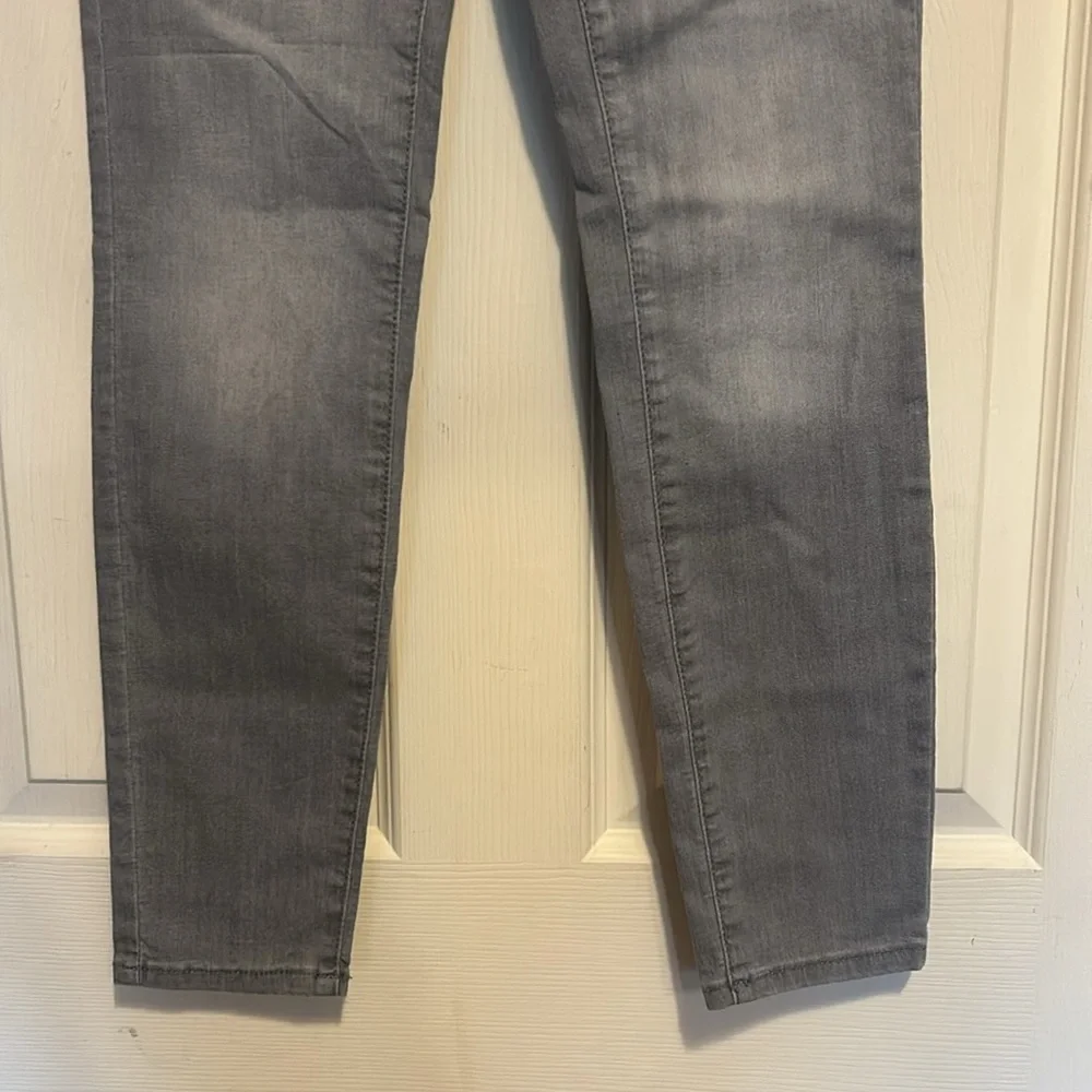 Universal Thread High Rise Skinny Jeans Size 4 Gray